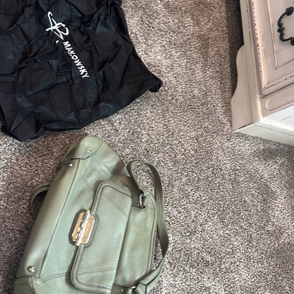 B makowsky green bag lots of compartments - Picture 7 of 7